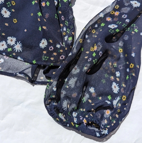 Urban Outfitters Navy Floral Crop Top with Sheer  Sleeves Woman Small Flowy Boho - Picture 4 of 8